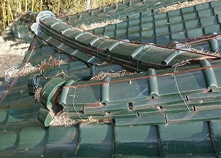 瓦崩れ　街の屋根やさん四日市店
