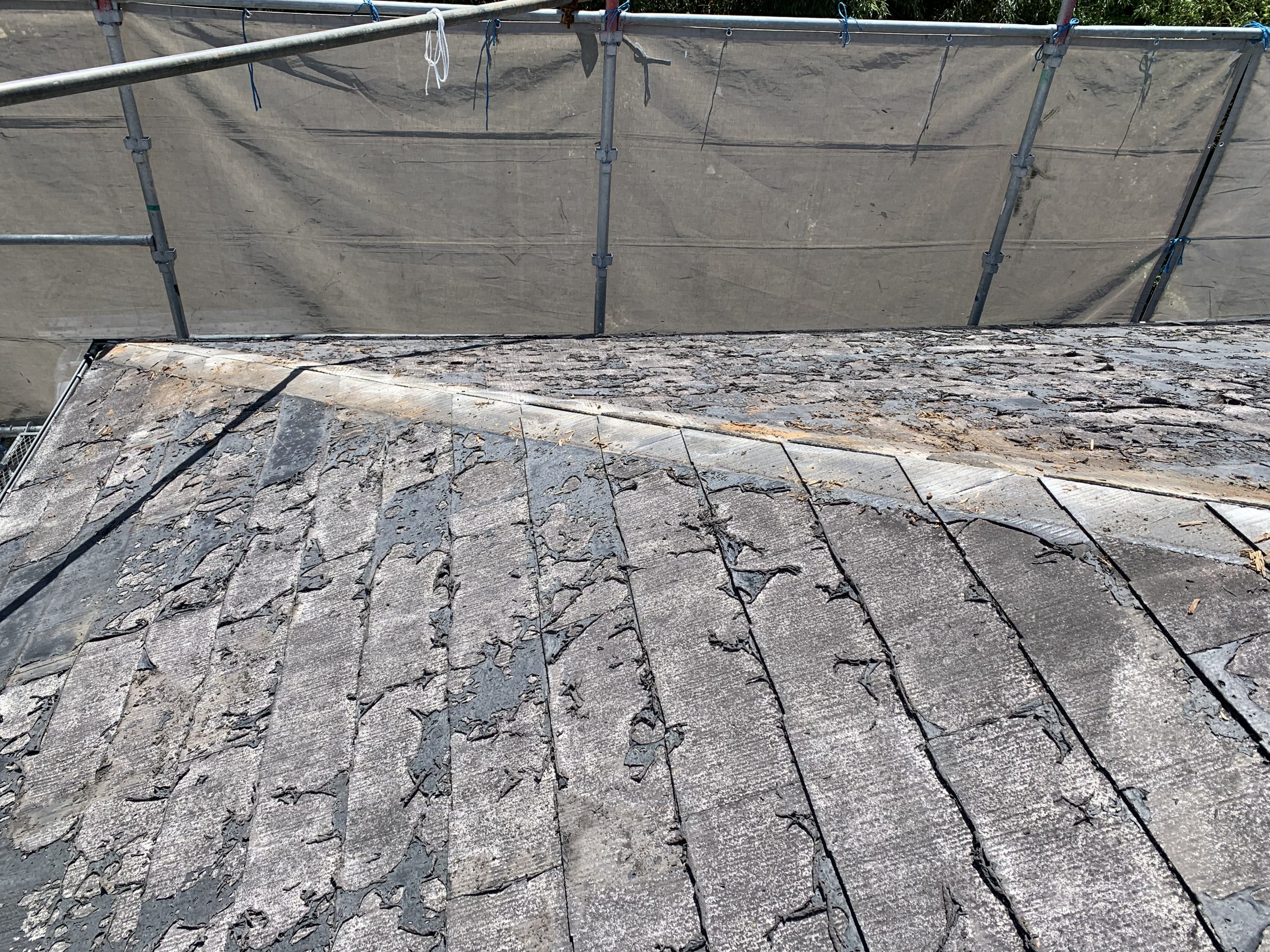 鈴鹿市のカバー工法、棟板金撤去