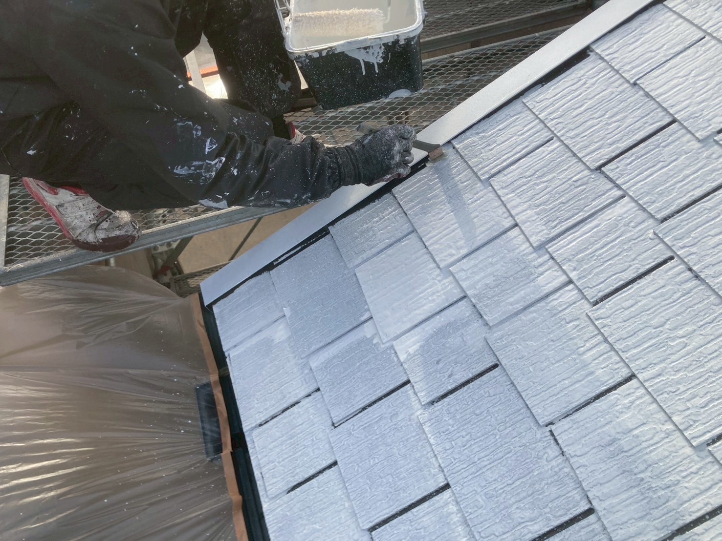 鈴鹿市のスレート屋根の下塗り