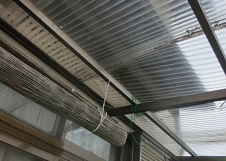 テラス屋根　ポリカーボネート波板　破損　街の屋根やさん四日市店　桑名