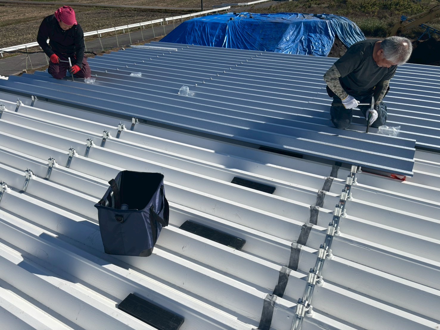 鈴鹿市折板屋根カバー工法