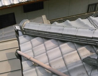 棟瓦崩れ　街の屋根やさん四日市店　