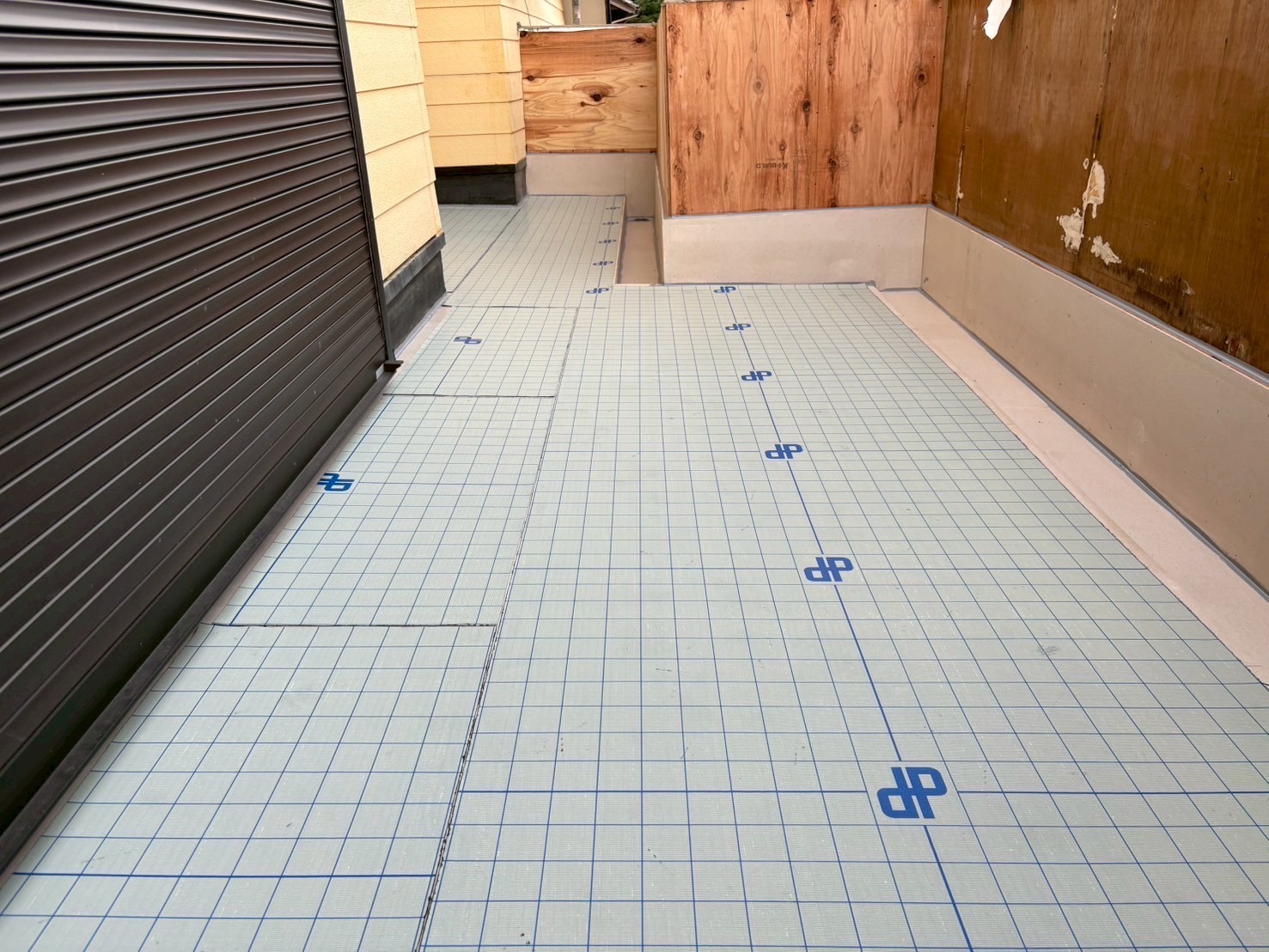 いなべ市雨漏りしたベランダ