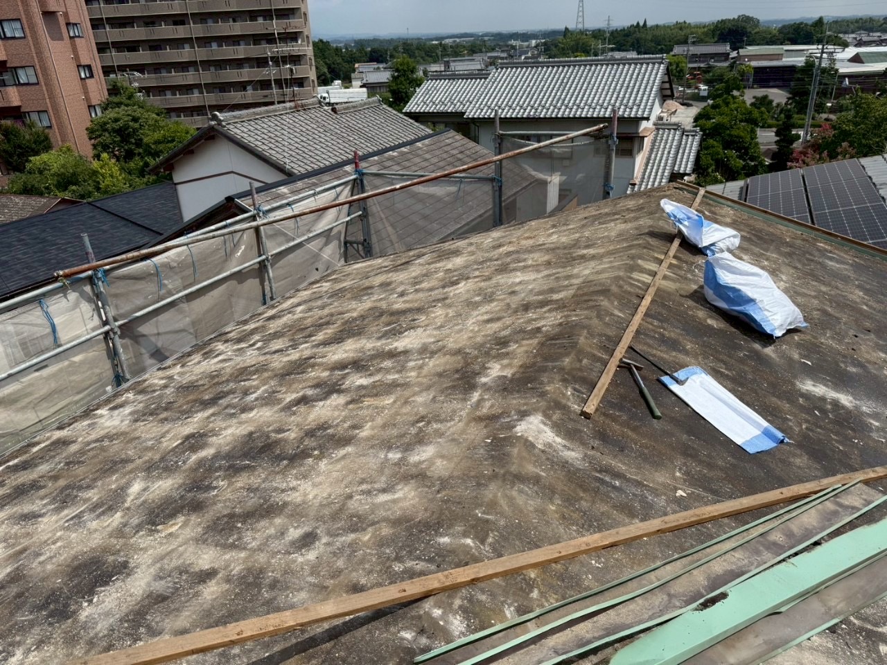 亀山市にてセキスイかわらU撤去