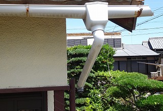 台風被害　雨樋破損　街の屋根やさん四日市店　津市