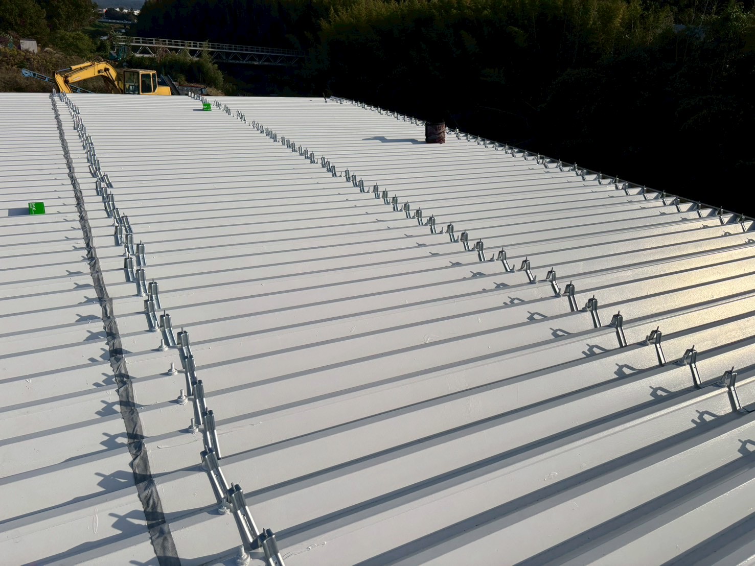 鈴鹿市折板屋根カバー工法