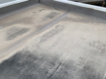 四日市市にて中古物件の増築部分屋根の雨漏れ点検写真