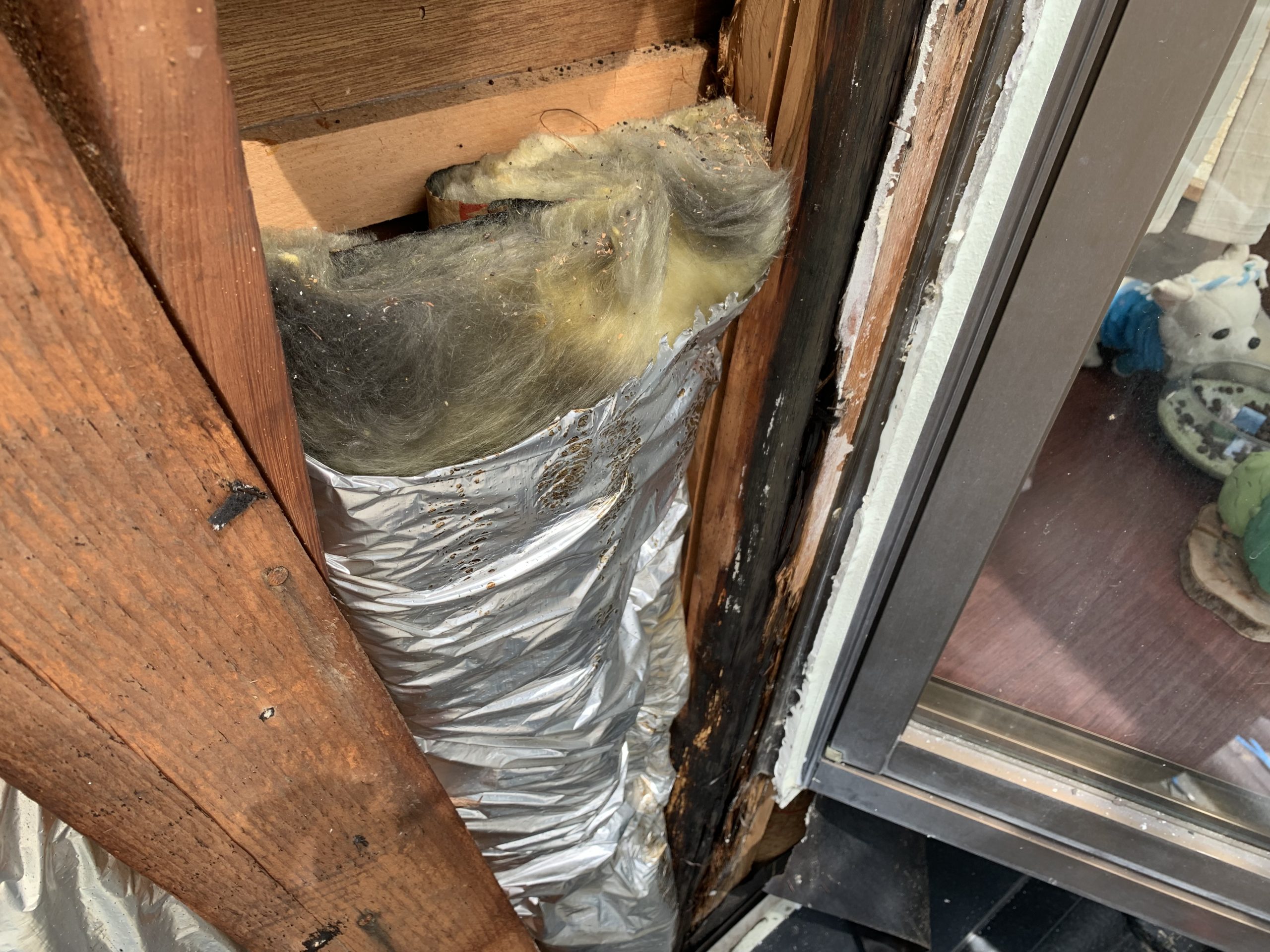 外壁と出窓の取り合いから雨漏り桑名市