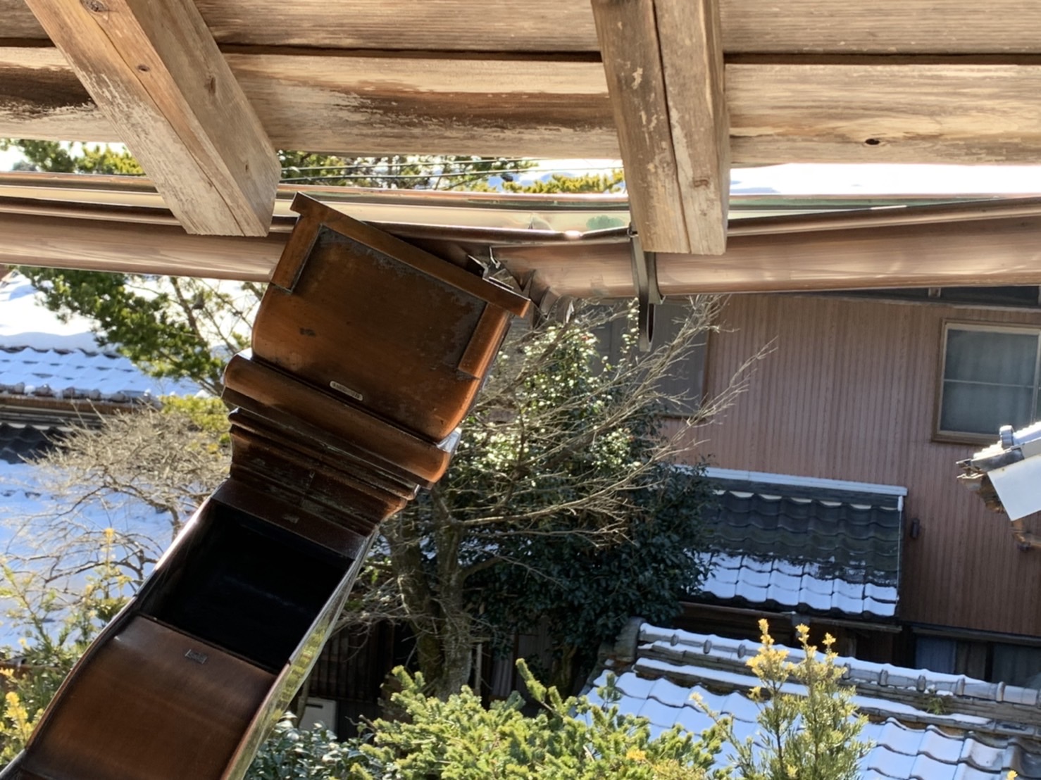 菰野町の雨樋破損