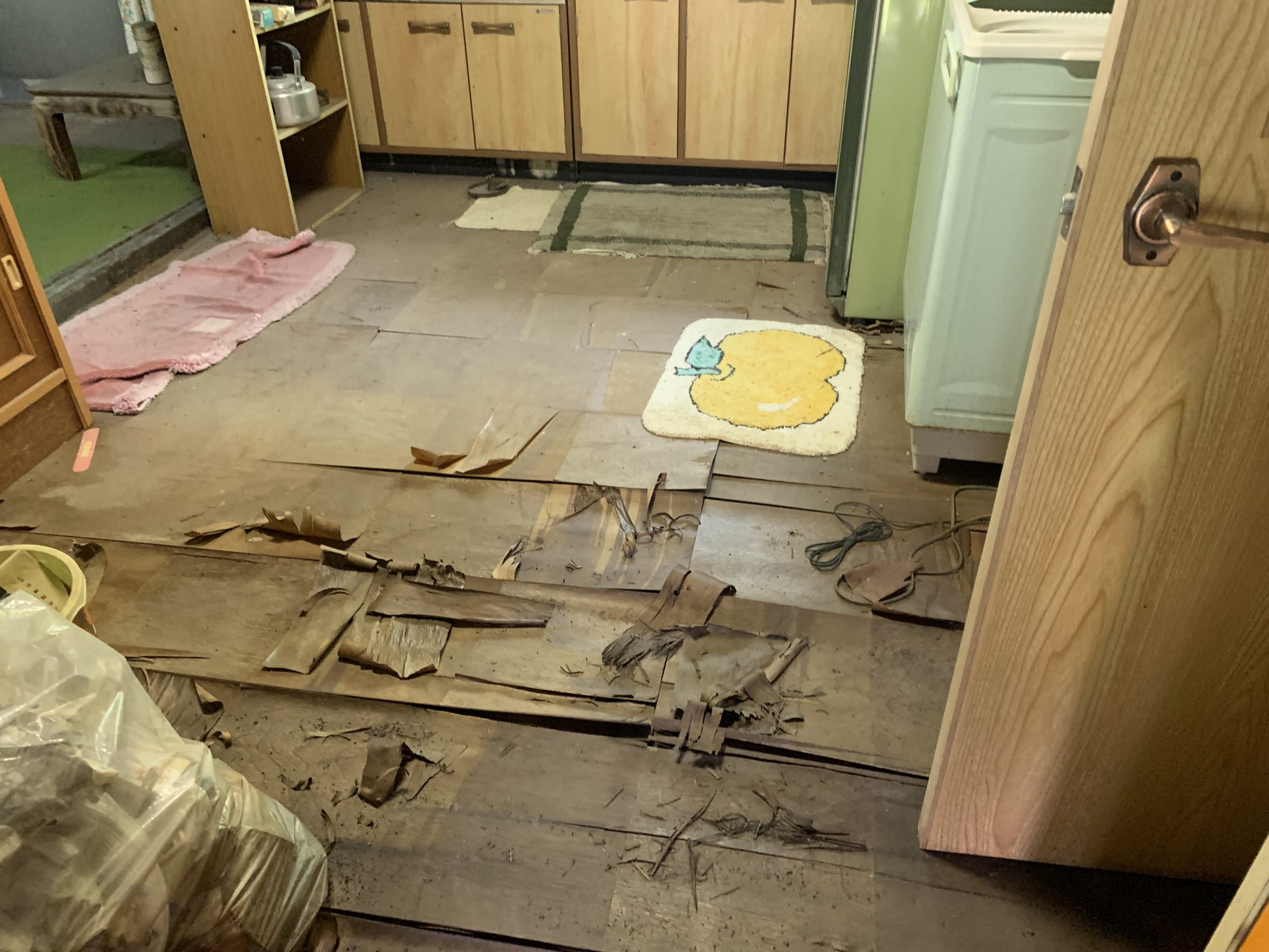 津市の雨漏り室内