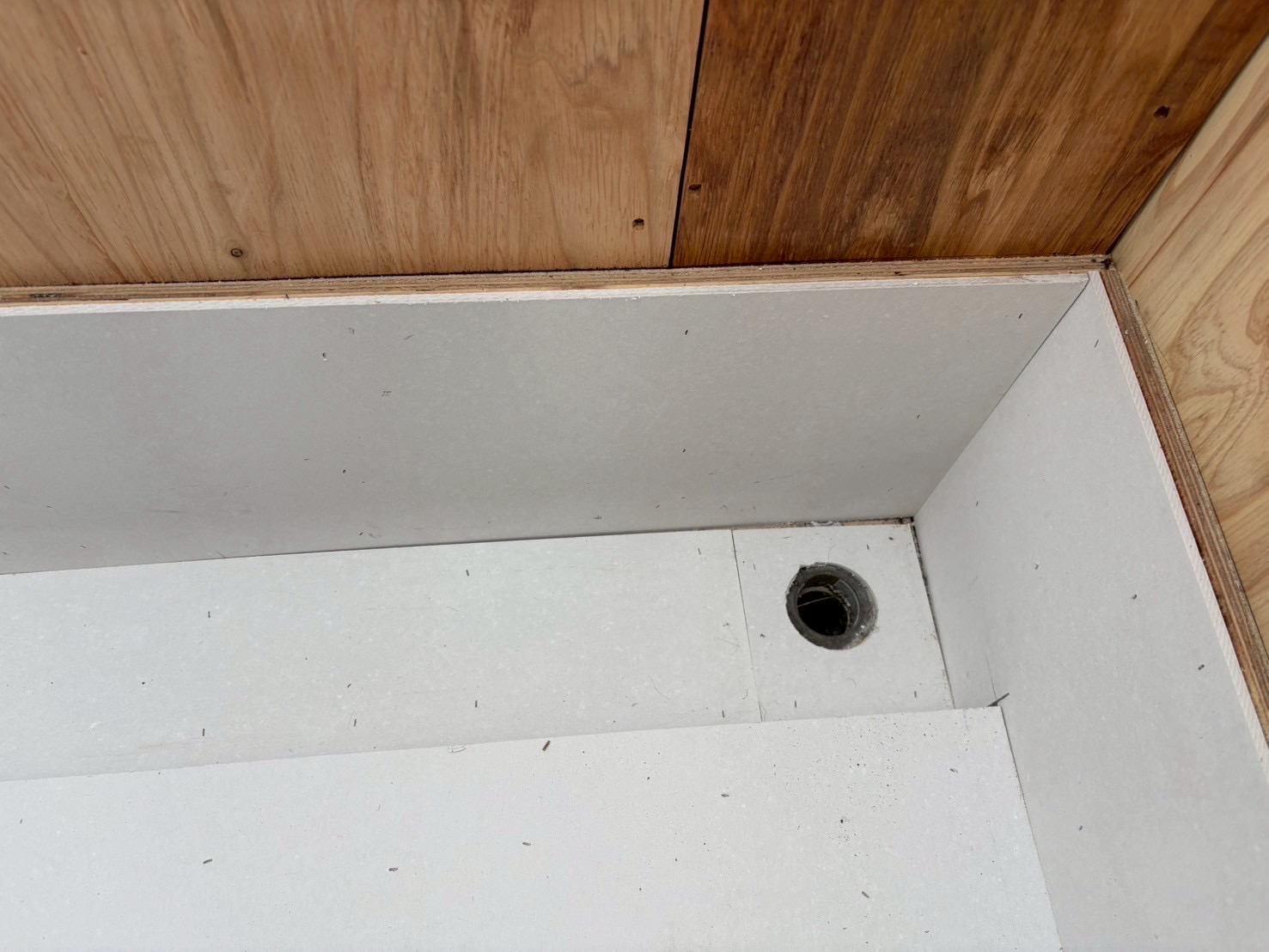 いなべ市雨漏りしたベランダ