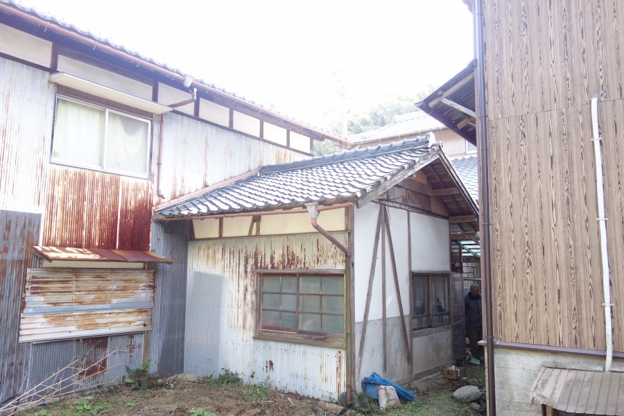 下屋解体、カラーベスト、和瓦
