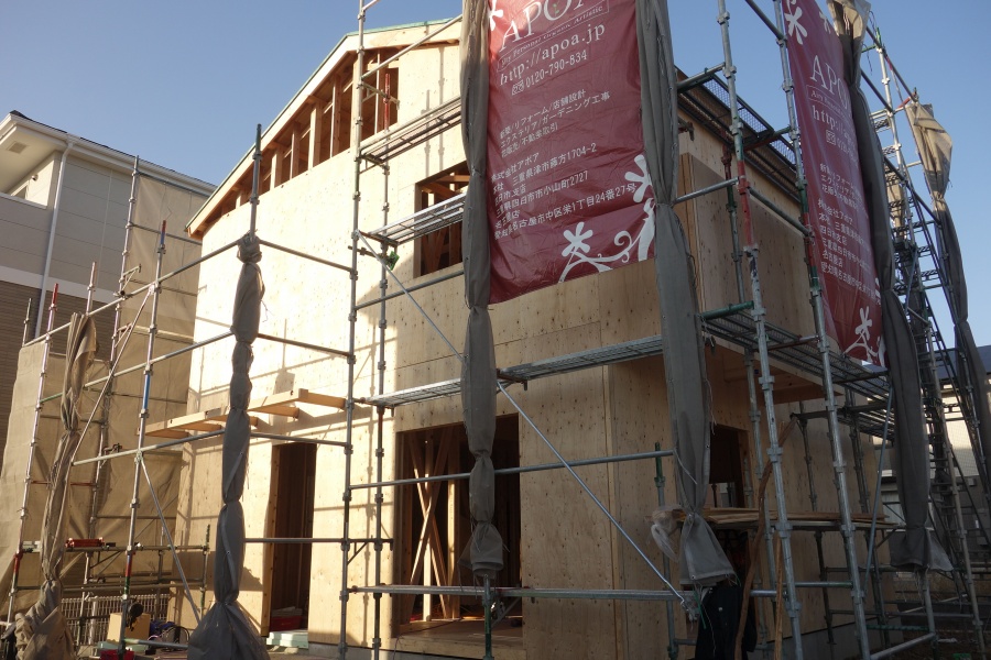 新築　平板瓦　棟換気