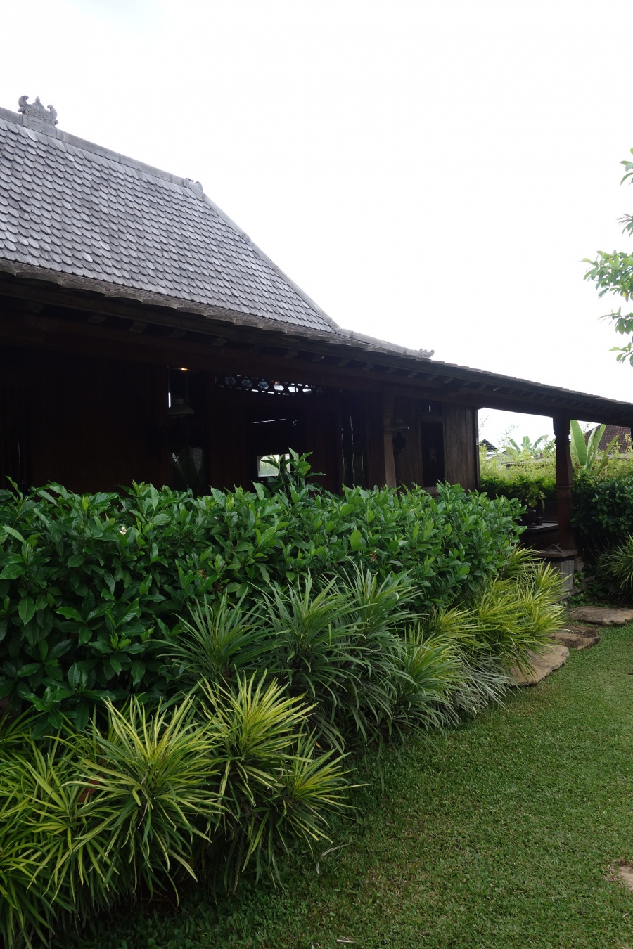 ２段勾配屋根　デザイン屋根