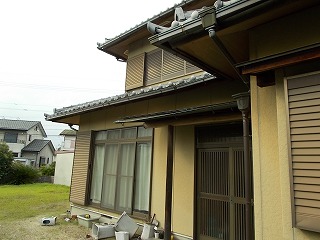 軒樋破損　街の屋根やさん四日市店