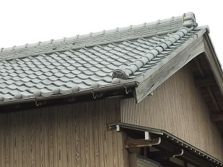 鬼瓦ずれ　街の屋根やさん四日市店