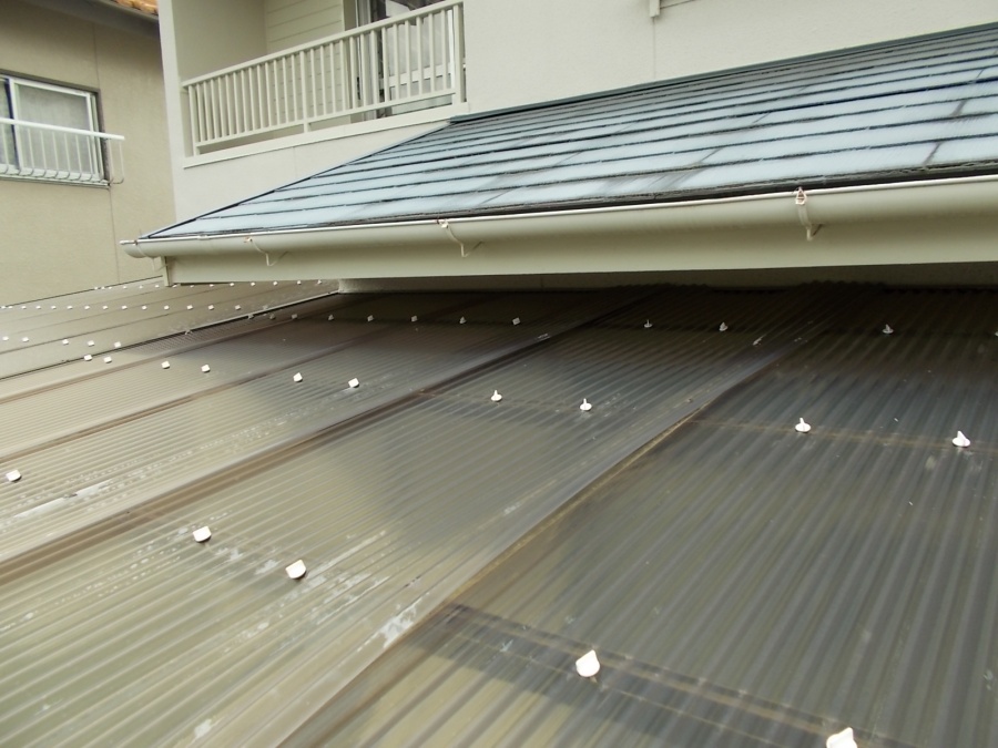 台風被害　テラス破損　街の屋根や四日市