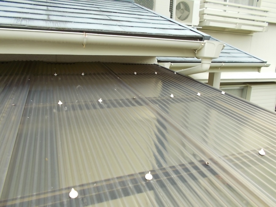 台風被害　テラス破損　街の屋根や四日市