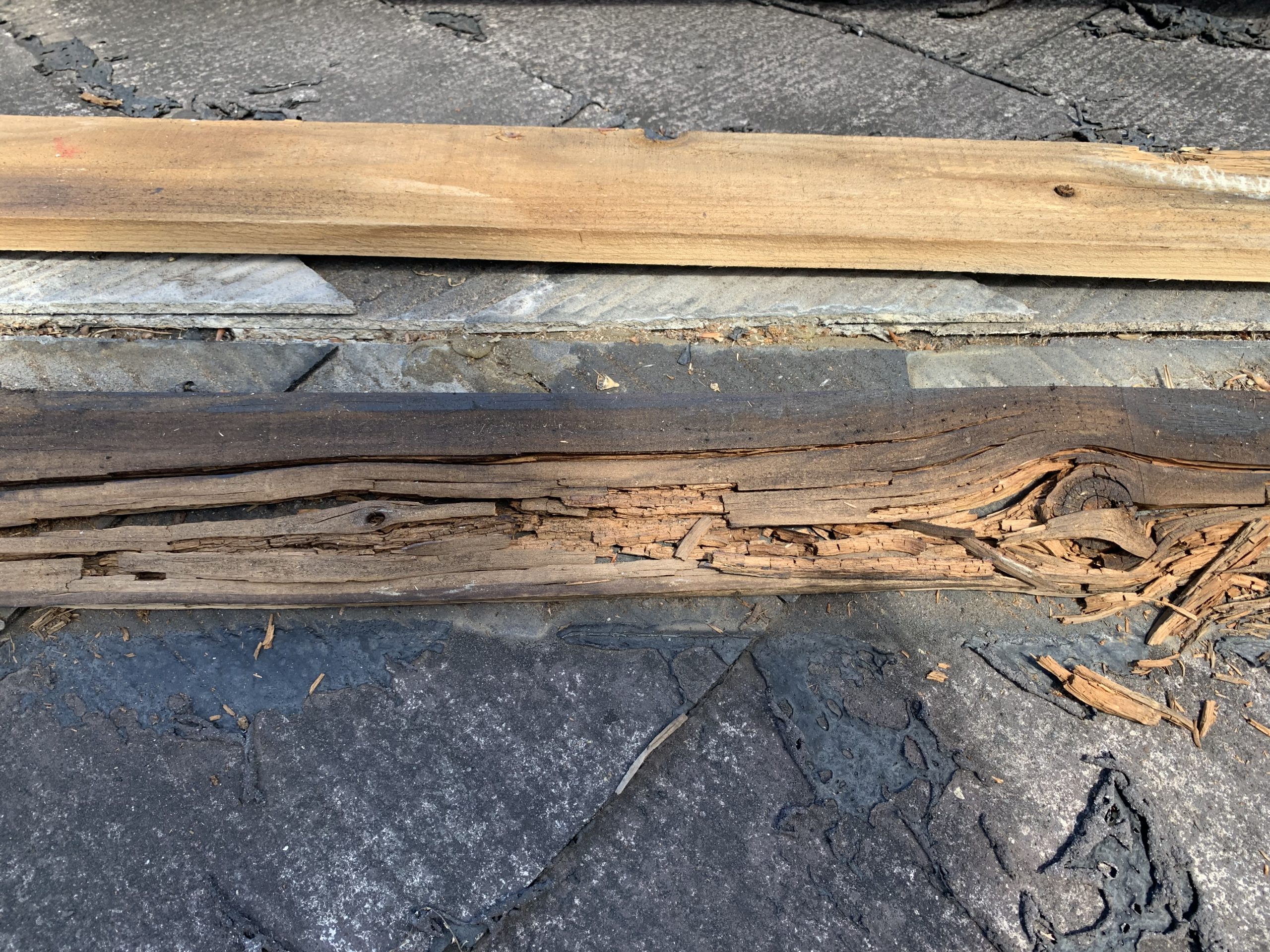 鈴鹿市のカバー工法、棟板金撤去