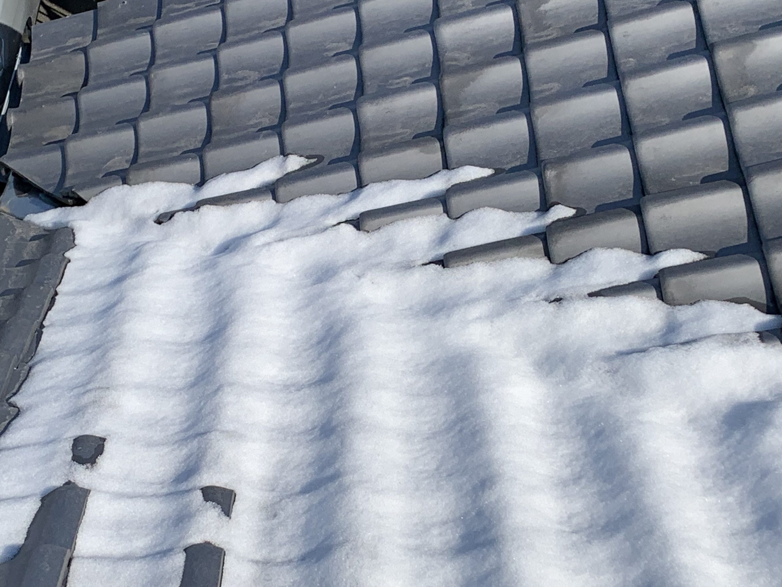 四日市市の雪による雨樋破損