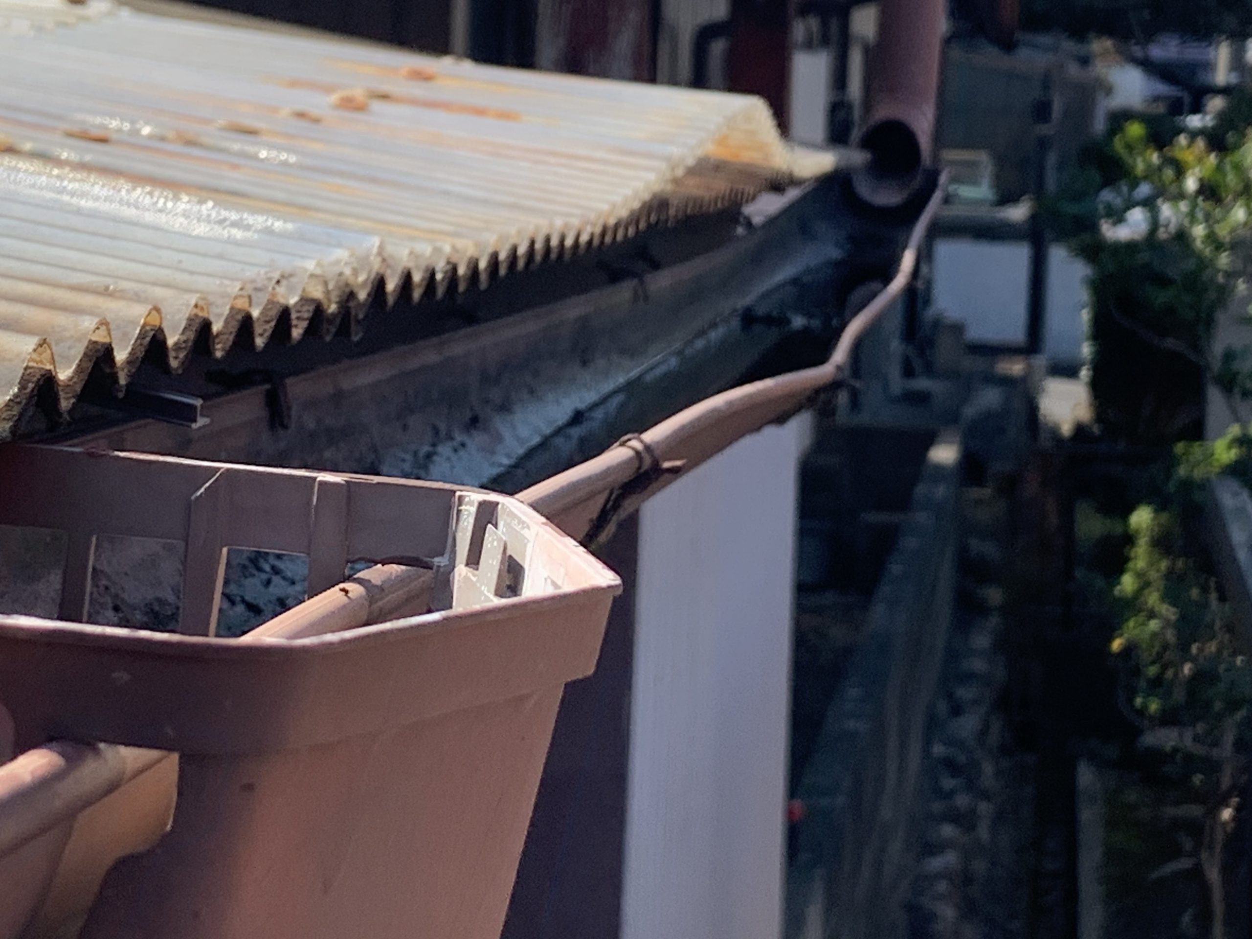 四日市市の雪で壊れた雨樋
