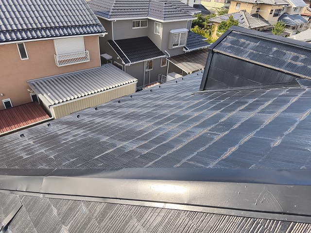 屋根カバー工法施工前のカラーベスト屋根の状態