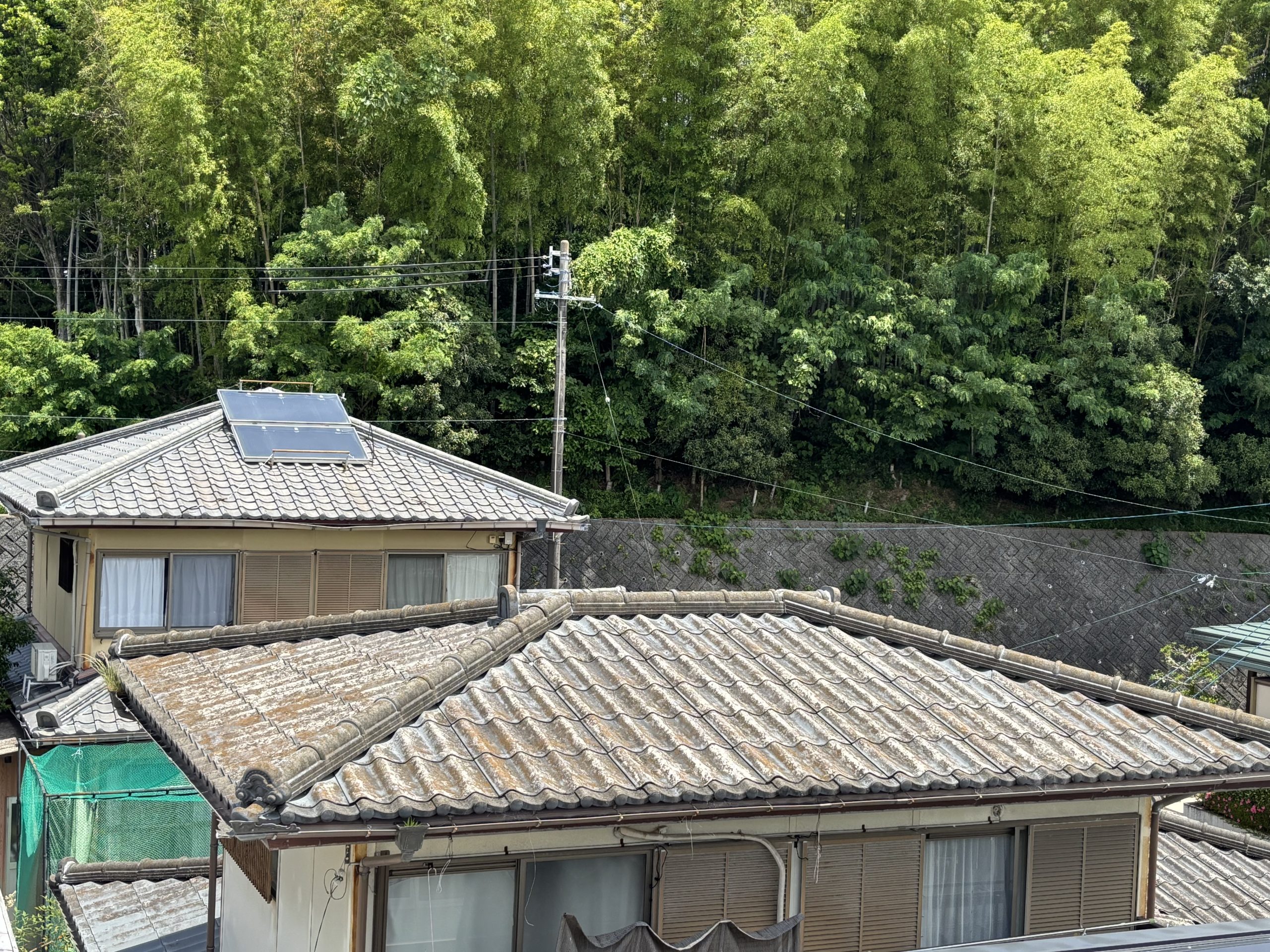 四日市市生桑町の住宅街を屋根の上から見渡した風景