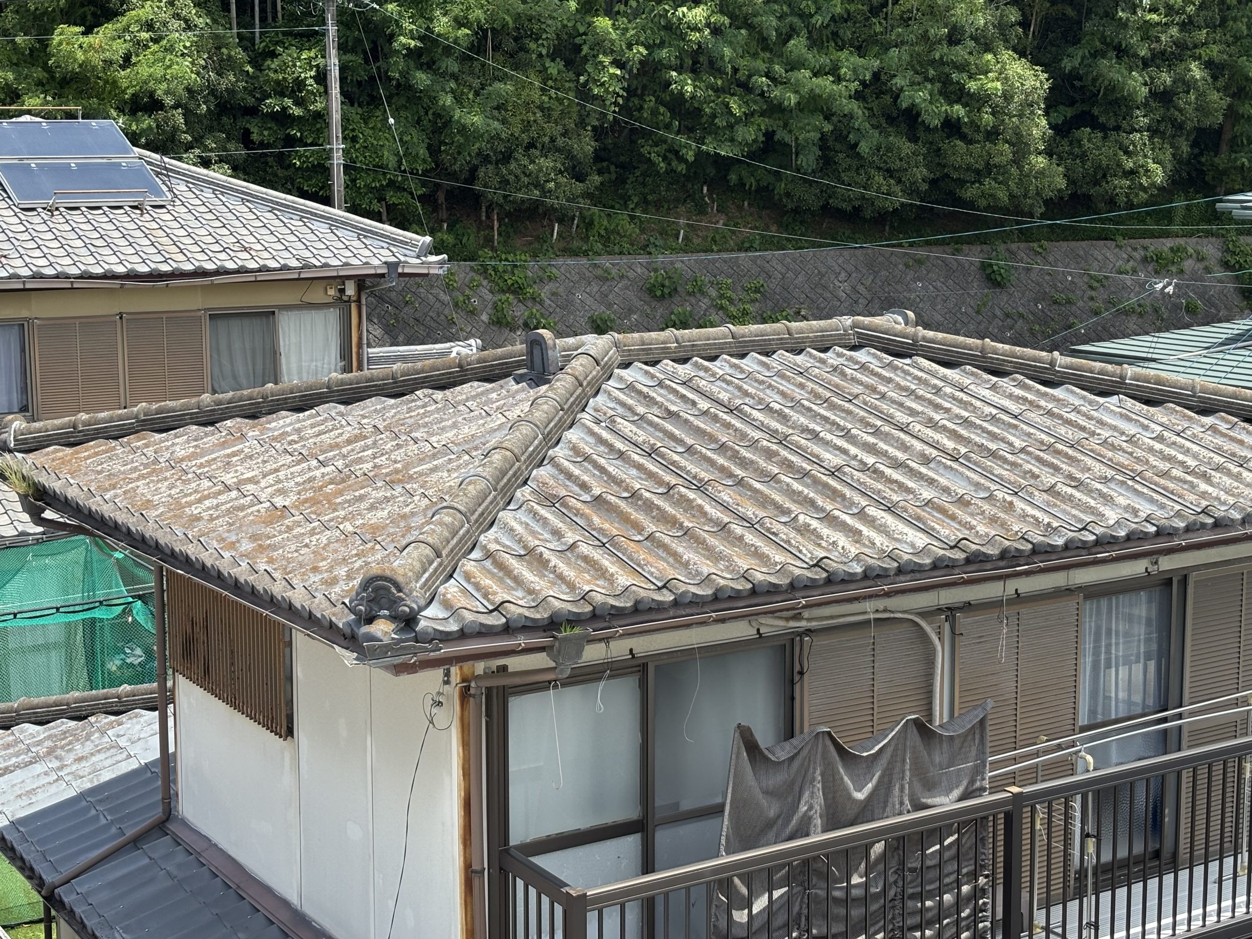 四日市市生桑町で確認された劣化したセキスイかわらUの屋根