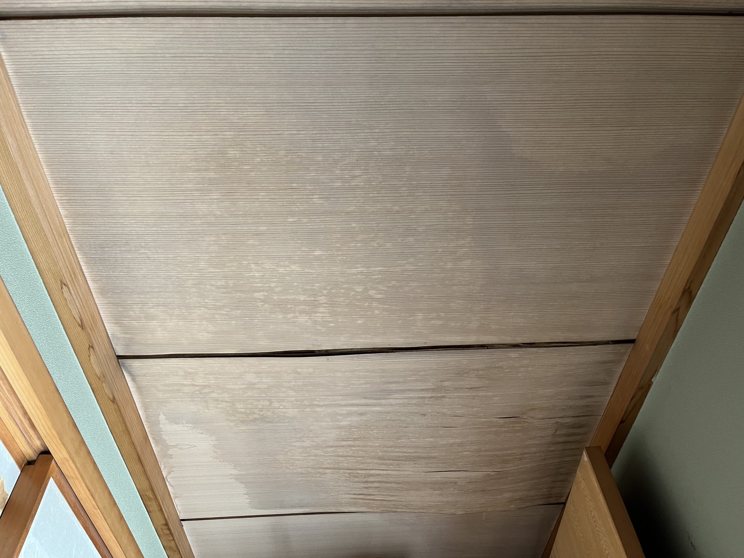 2階天井から雨漏り板腐食