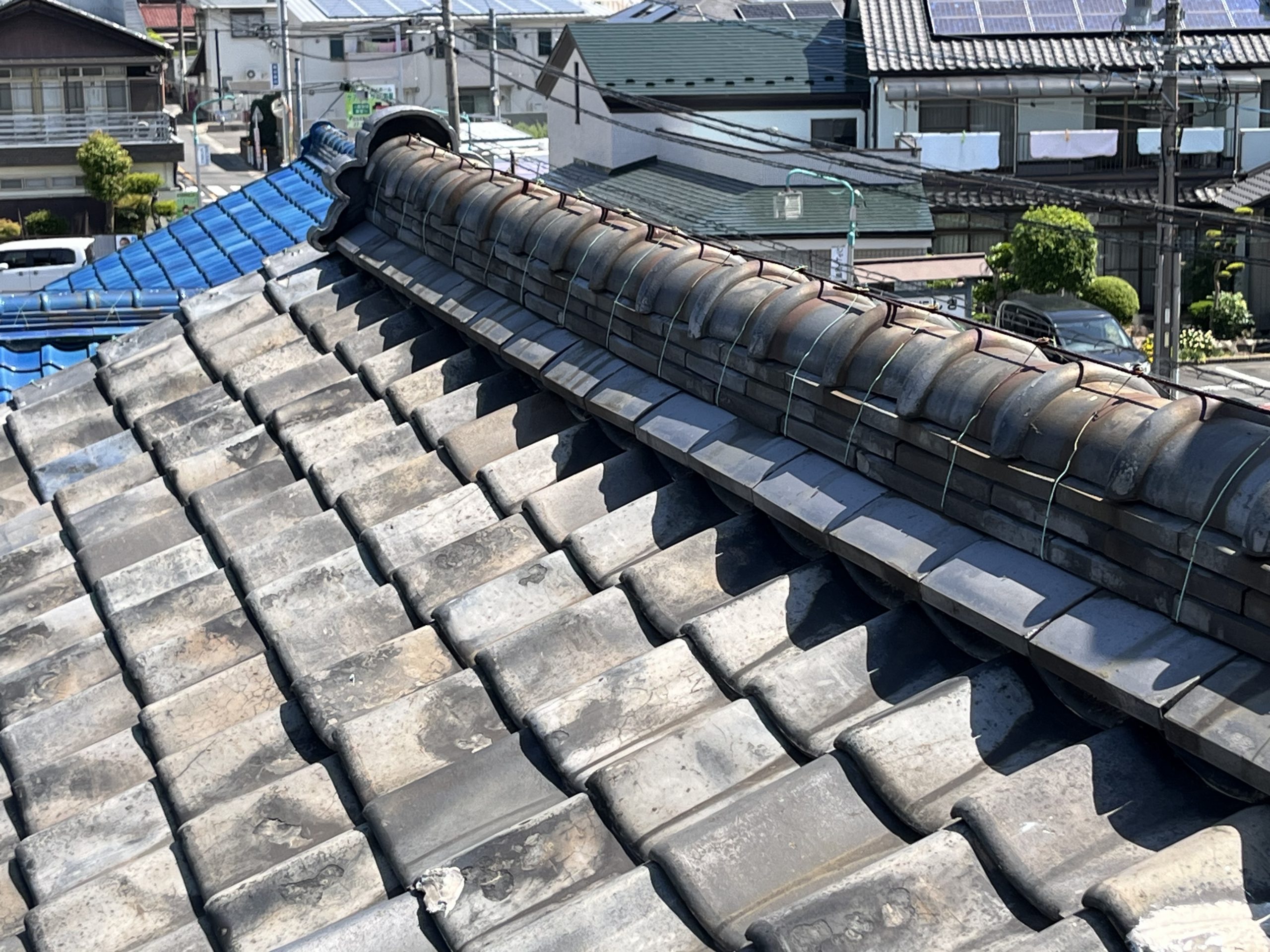 瓦屋根の凍て割れ状況