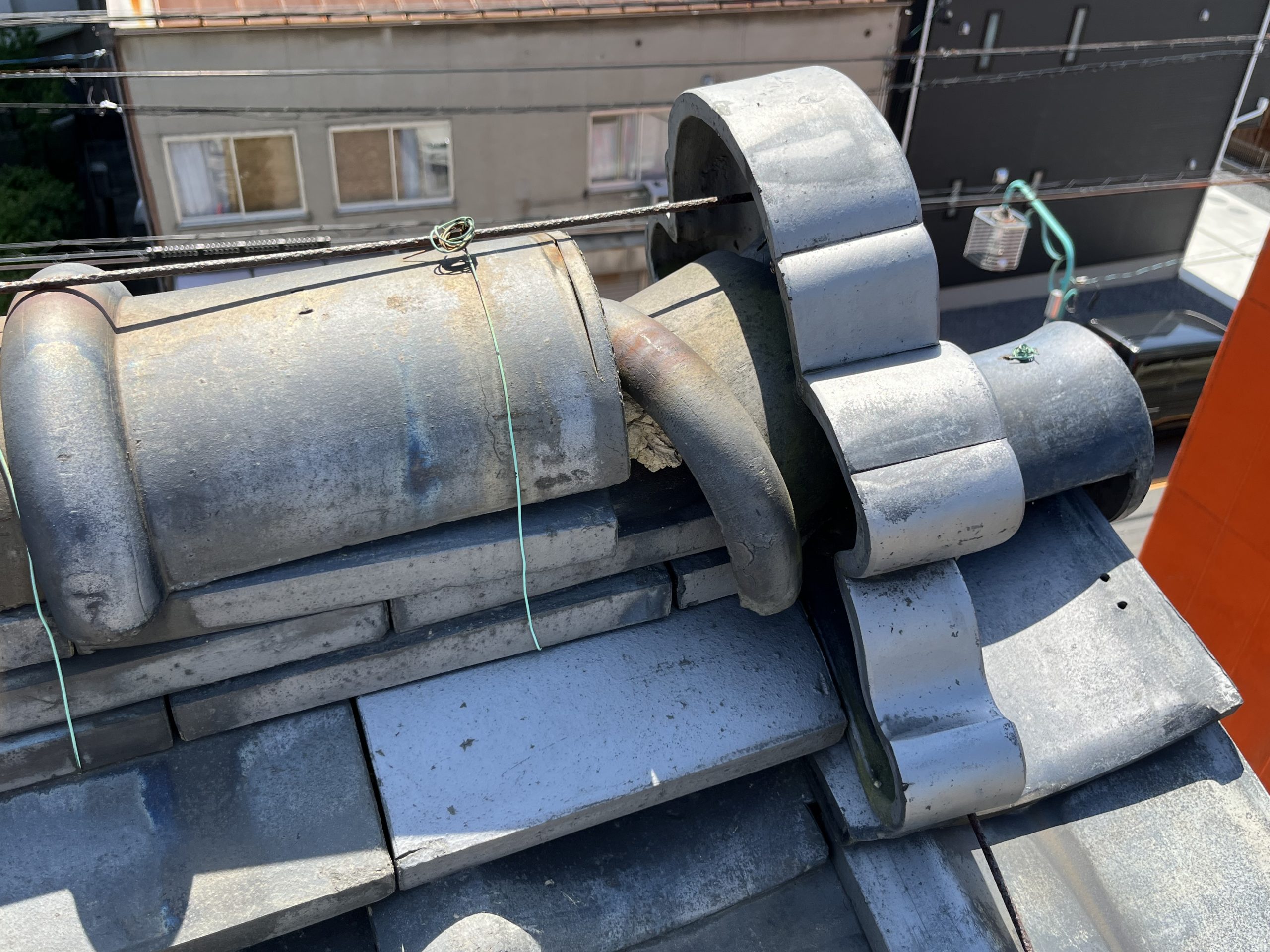 屋根瓦の大棟のズレ