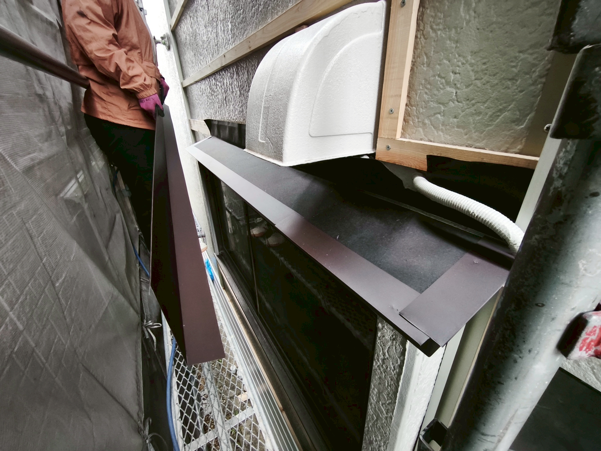四日市市出窓の雨漏り