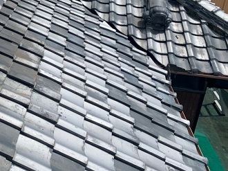 飯伏瓦は経年で色合いが変わります