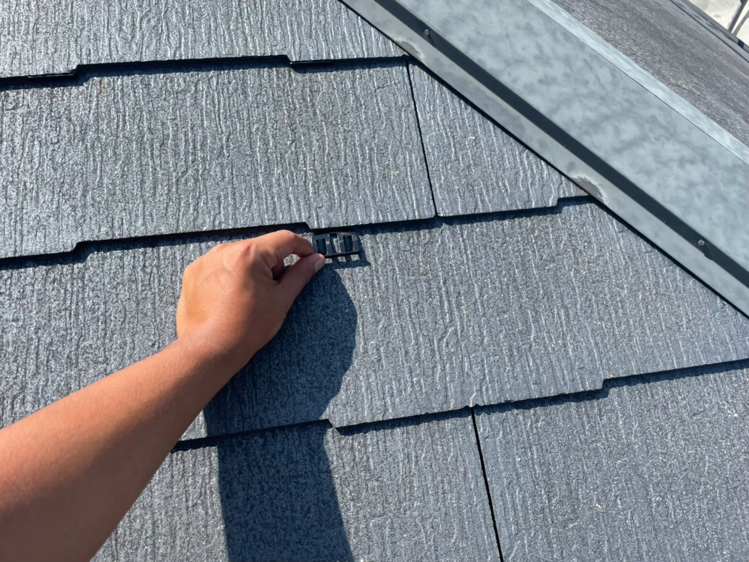 屋根塗装、タスペーサー設置