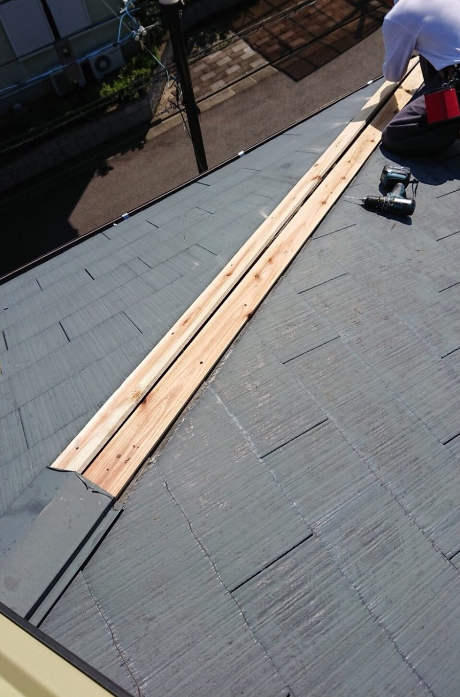 桑名市台風被害で棟板金の飛来