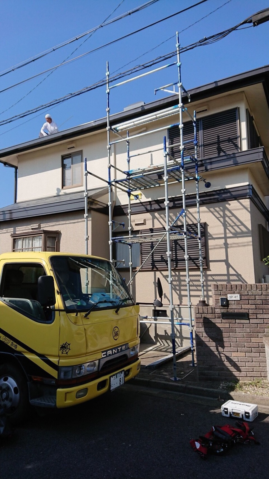 街の屋根やさん四日市店　足場