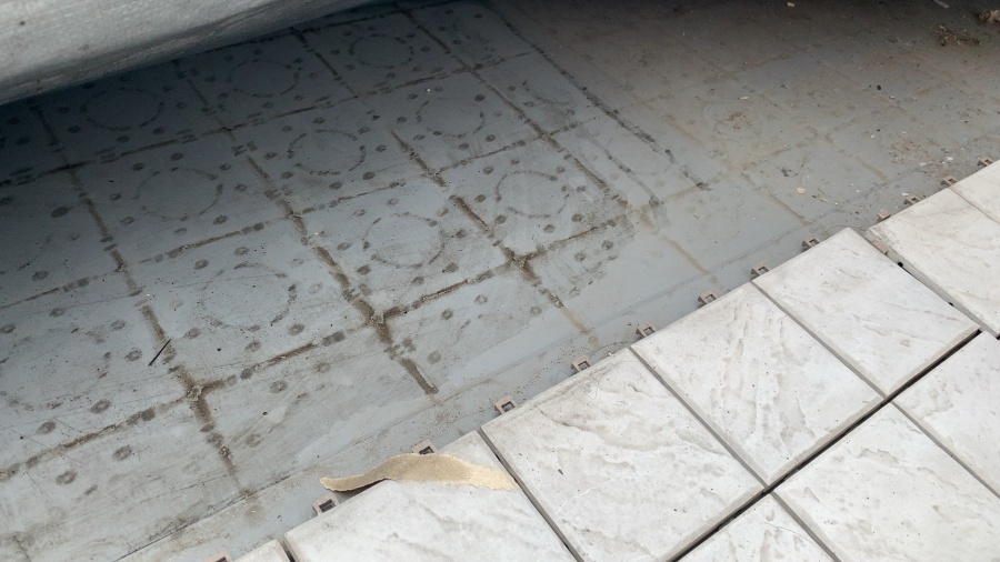 四日市､ベランダ雨漏れ