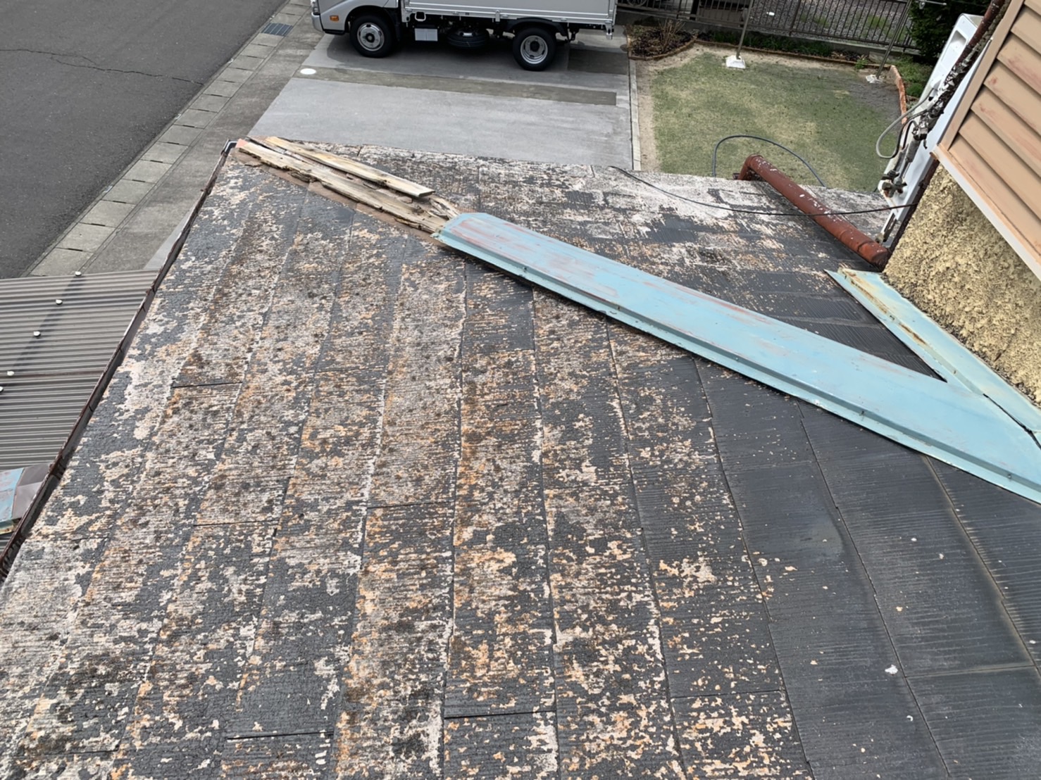 桑名市の棟板金の欠損