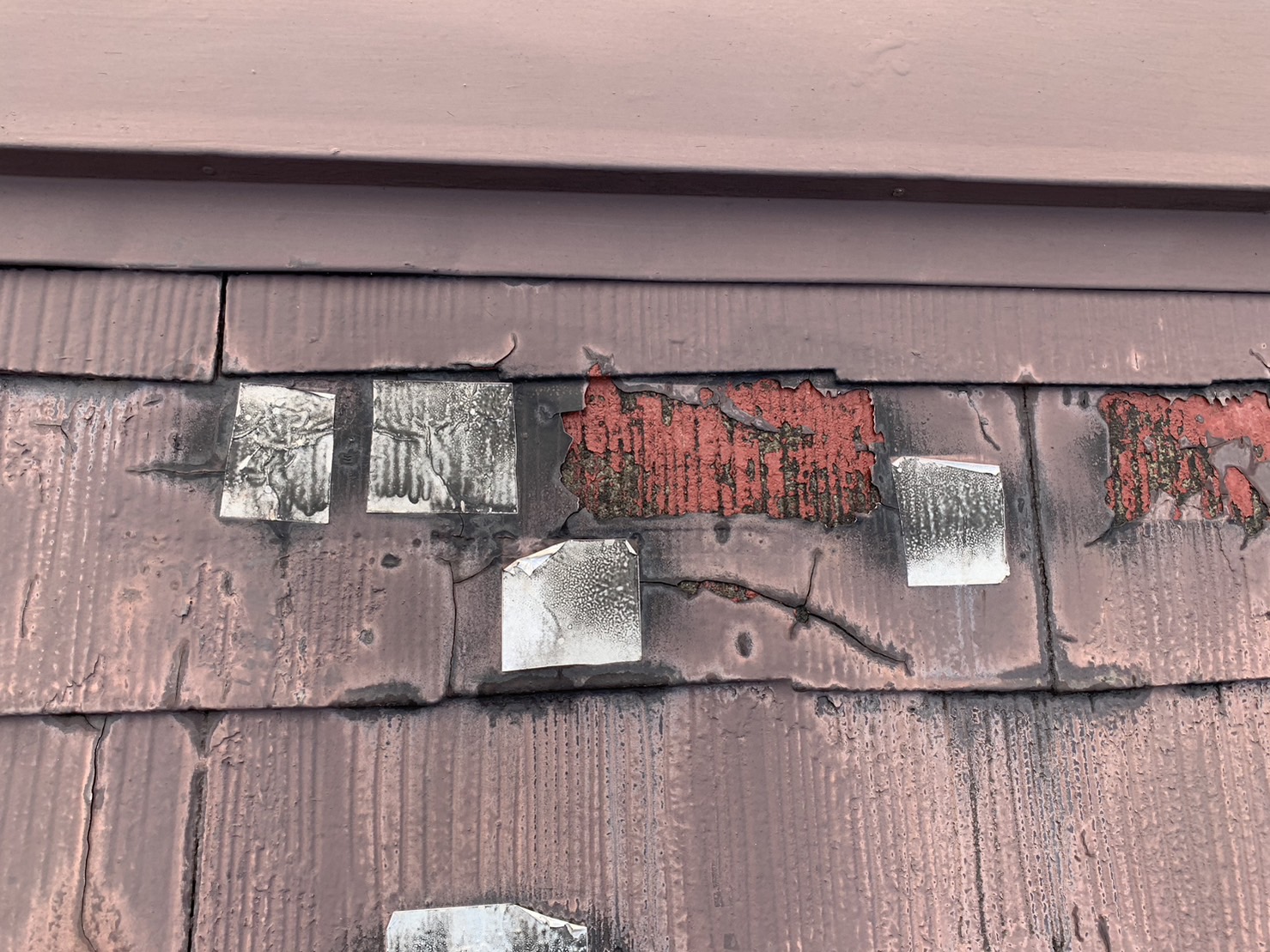 東員町のカラーベスト屋根の劣化