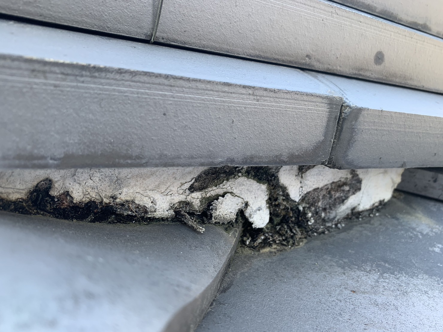 四日市市の剝がれた漆喰