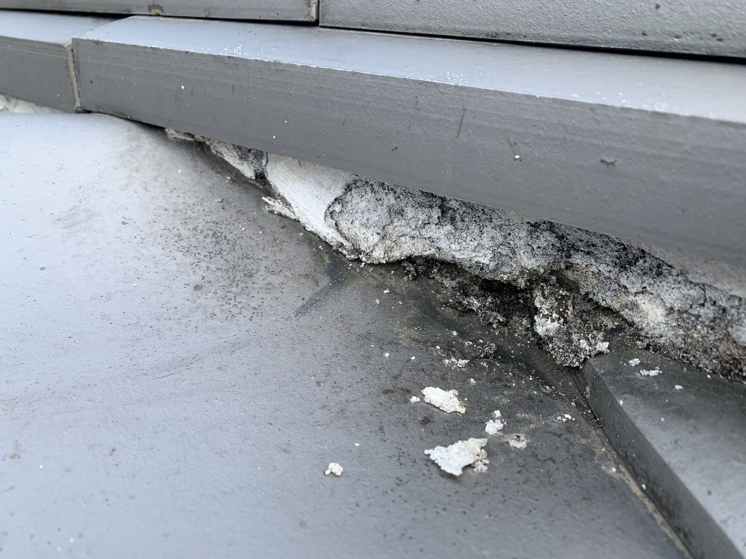 四日市市の剥がれた漆喰