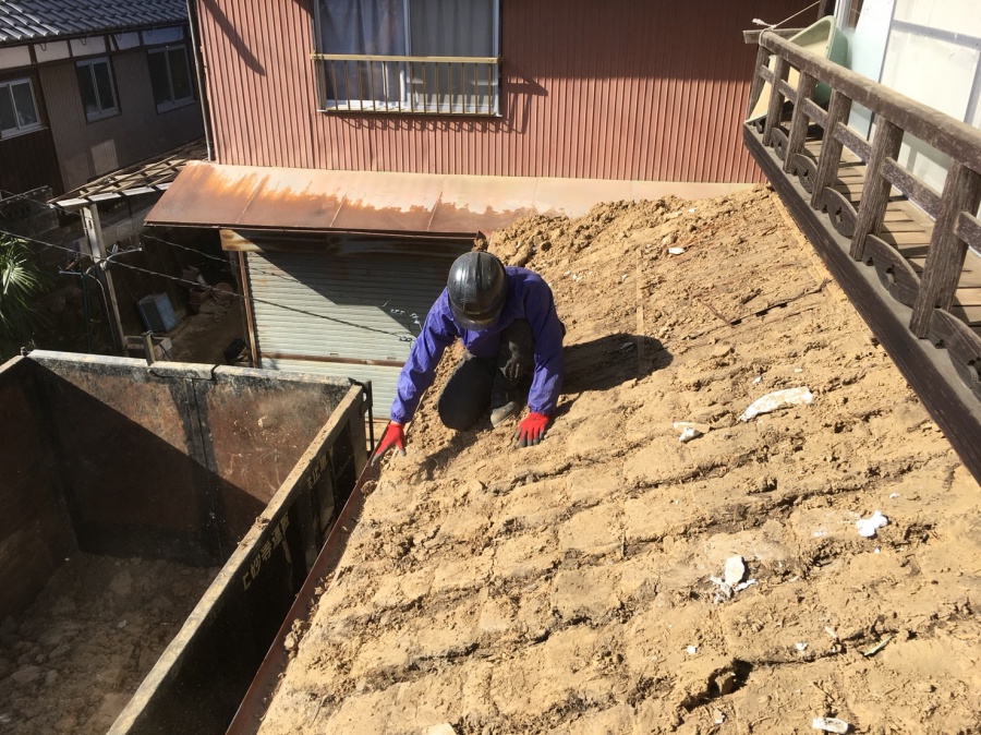 瓦めくりの車の位置を確認