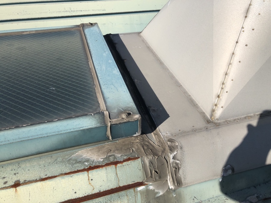 倉庫　金属屋根　折半屋根