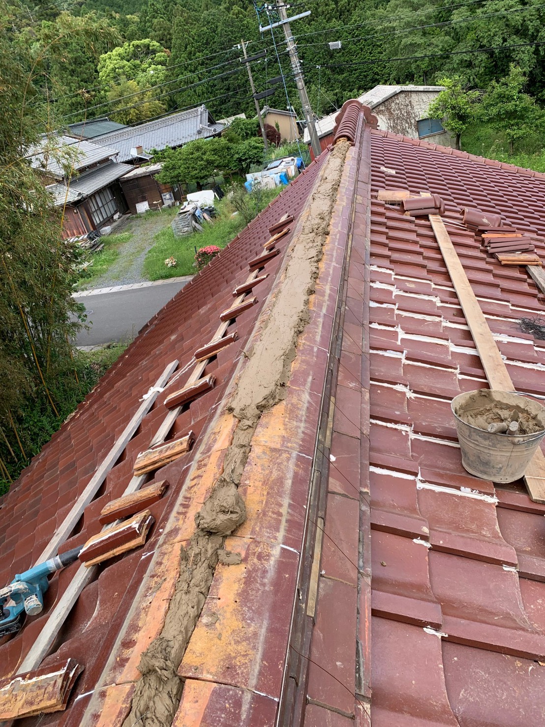 いなべ市、雨漏り棟瓦