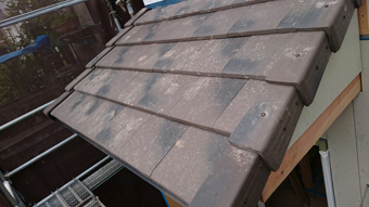 A様邸・A様店舗のポーチ2　陶器平板瓦、防災瓦、ライトチョコ色