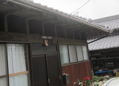 津市の軒下から雨漏りしたお宅