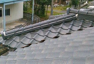 漆喰剥がれ　隅棟　街の屋根やさん四日市店