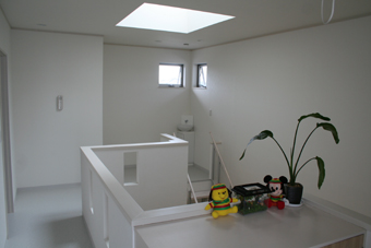 階段の上の天窓