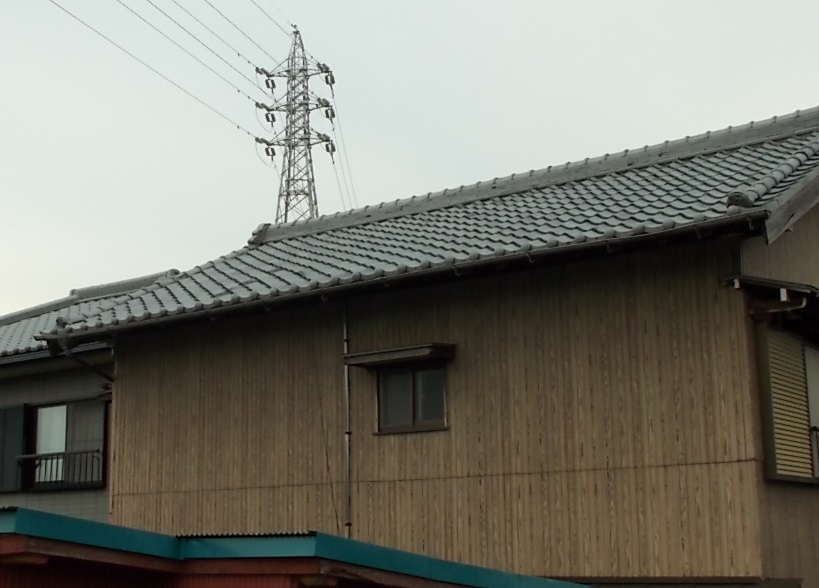 鬼瓦ずれ　街の屋根やさん四日市店