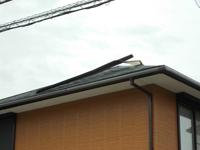 台風被害　街の屋根や四日市